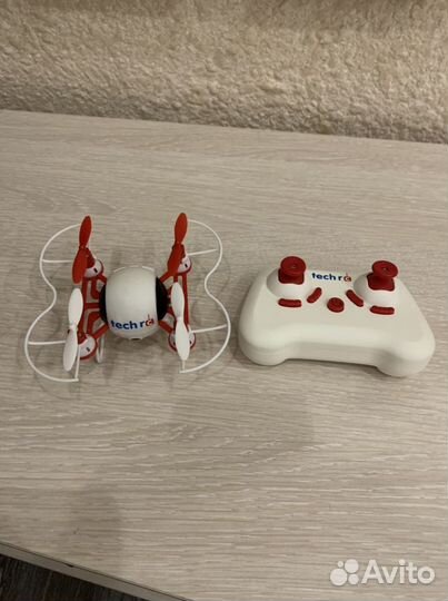 Квадрокоптер в видеокамерой р/у