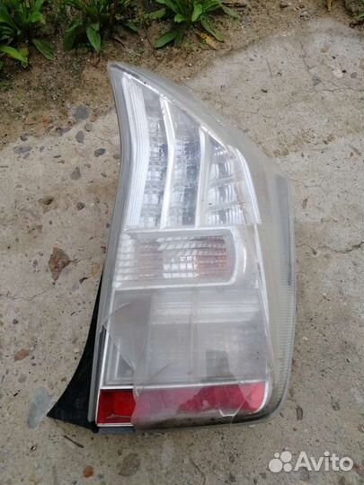 Фара Toyota Prius 30