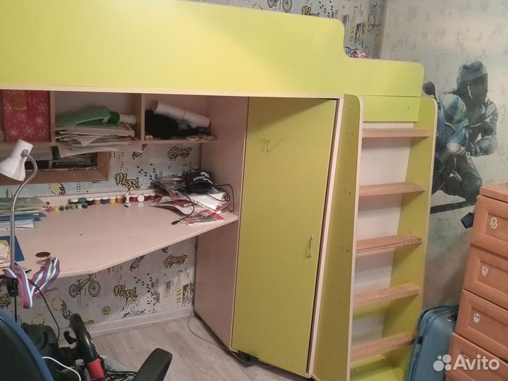 Детская кровать чердак со столом и шкафом