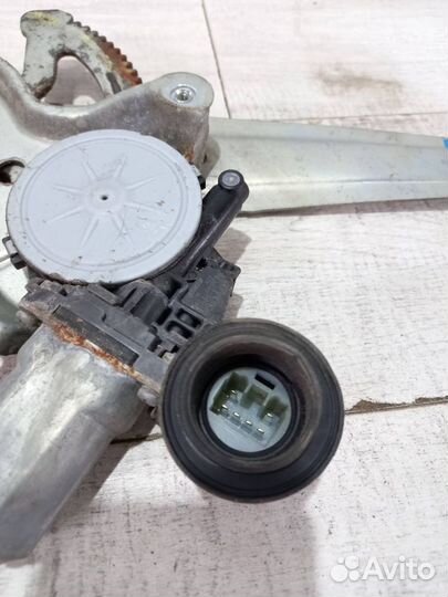 Стеклоподьемник задней левой двери Lexus IS II