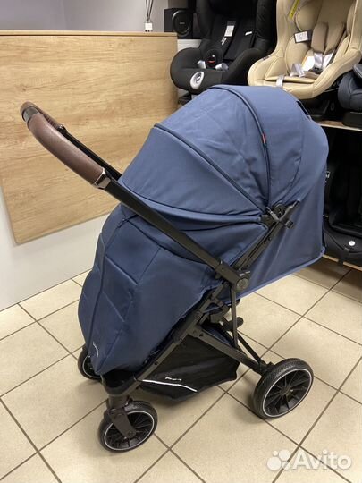 Коляска с перекидной ручкой Luxmom H2 темно-синий