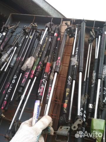 Амортизатор багажника Mitsubishi Dingo