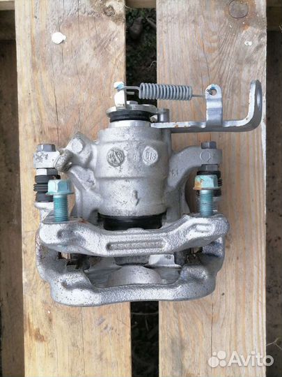 Задний тормозной суппорт мазда 3 bm