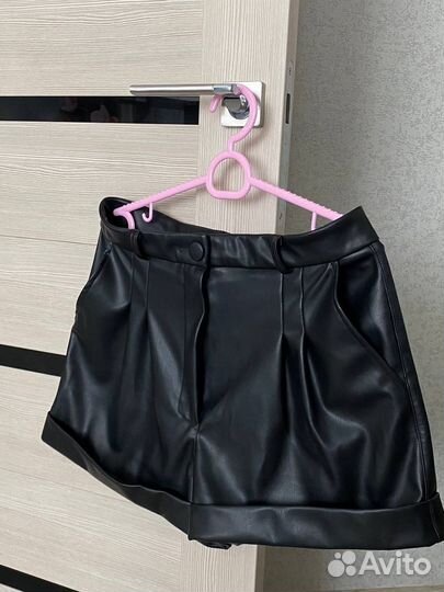 Кожаные шорты 48 размер