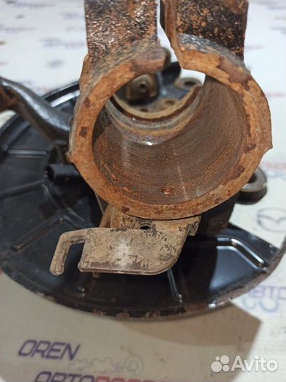 Кулак поворотный передний правый Volkswagen Jetta