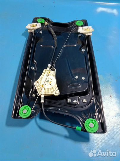 Стеклоподъемник электр. передний правый Land Rove