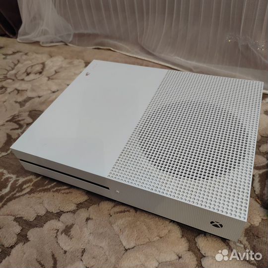 Xbox One S, 1TB, игры