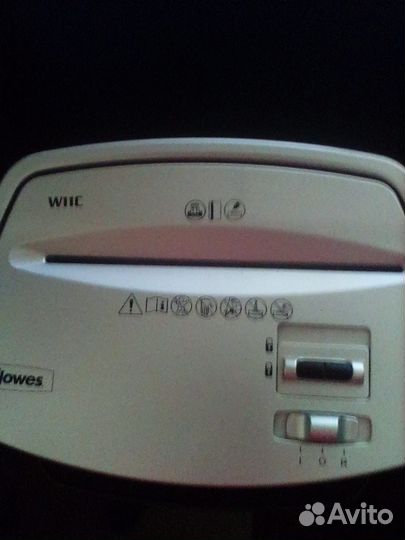 Уничтожитель бумаг (шредер)