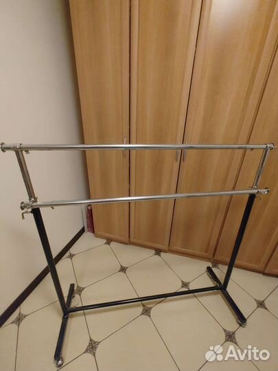 Вешалка напольная металлическая