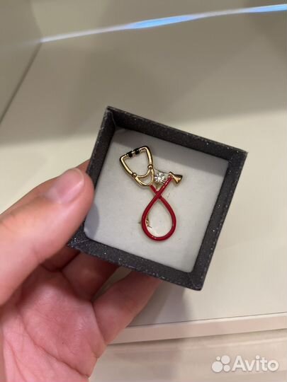 Брошки медицинские