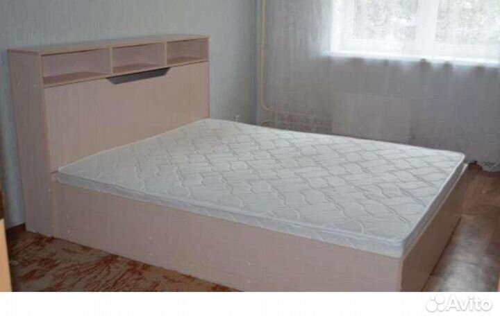 Кровать двуспальная с ящиками и матрасом