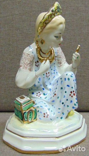 Статуэтка Алёнушка с зеркальцем