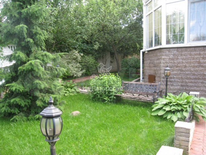 Дом 270 м² на участке 8 сот.