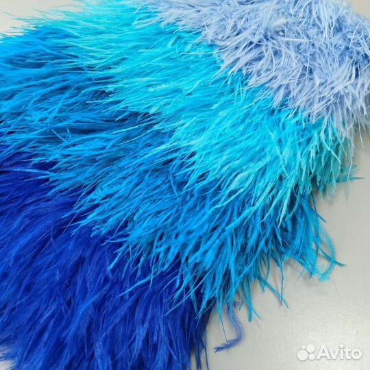 Перья страуса на атласной ленте