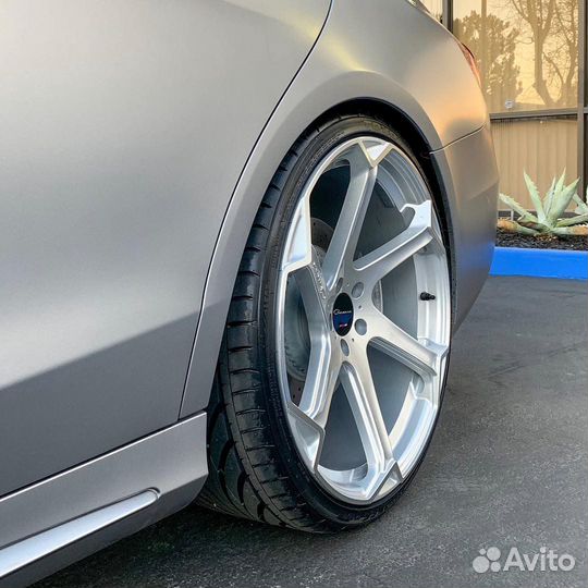 Диски Giovanna Dalar X R22 на Ford Explorer