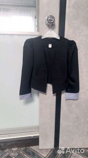 Укороченный жакет для девочки 128-134