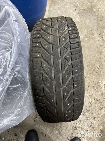 Tigar Touring 215/50 R17