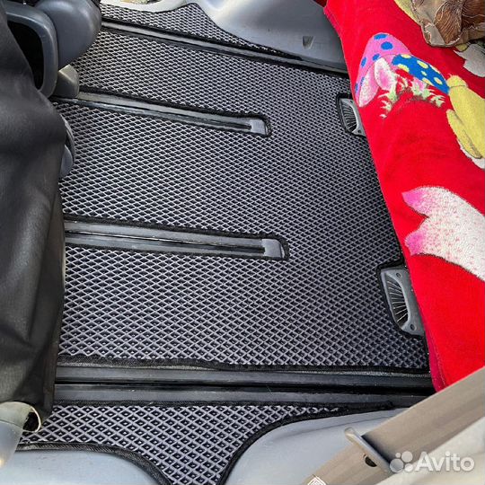 Автомобильные коврики на Toyota Estima