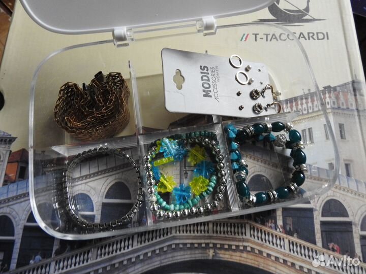 Шкатулка для украшений с бижутерией пластиковая