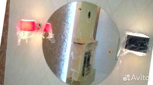 Зеркальное панно в коридоре