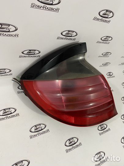 Задний левый фонарь Mercedes w203 хэтчбек
