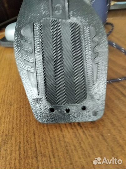 Лыжные ботинки и лыжи с палками новые