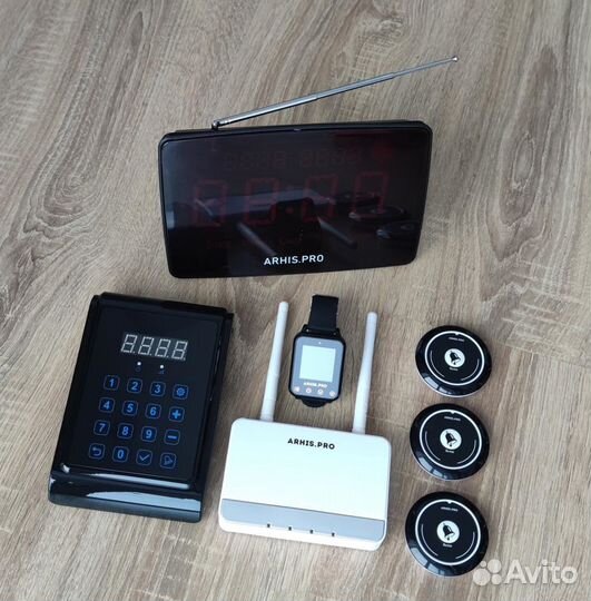 Кнопка вызова официанта в комллекте с часами табло