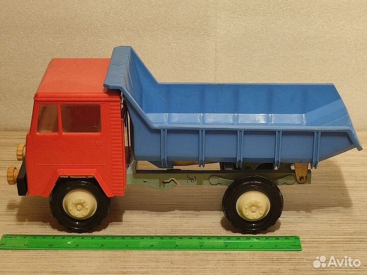 Грузовая машина. Самосвал. Большой