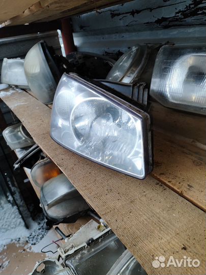 Передняя правая фара Kia Cerato