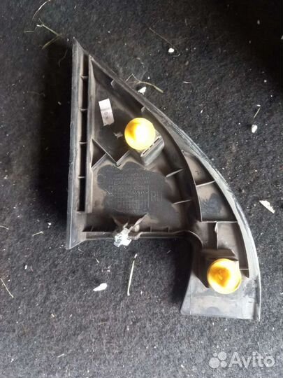 Уголок двери правый Kia Rio 3