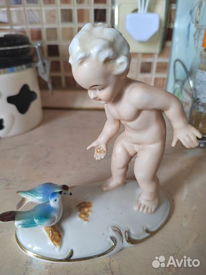 Статуэтка мальчик путти