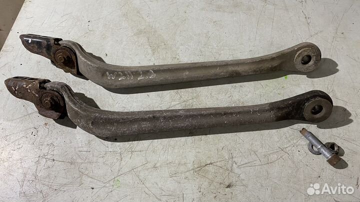 Рычаг задний нижний правый Mercedes Benz W211