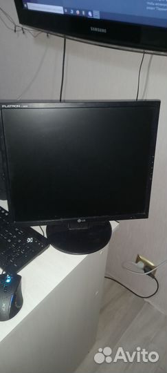Монитор LG квадратный