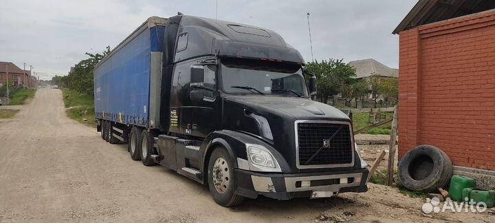 Volvo VNL 670 с полуприцепом, 2003