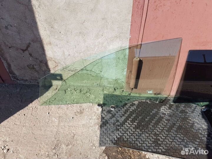 Стекло honda civic 4D