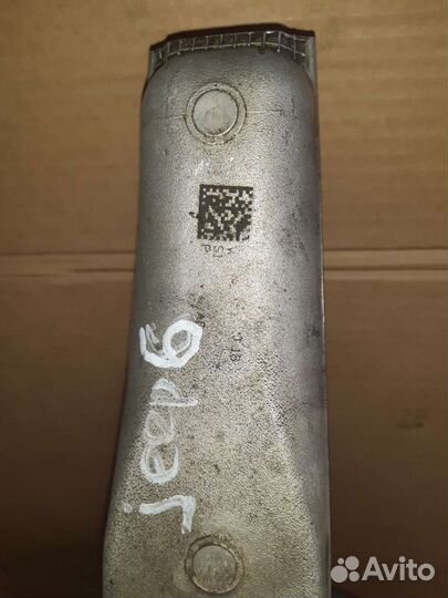 Кулак левый Jeep Grand Cherokee WK2 оригинал идеал