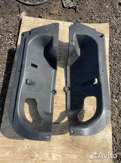 Гранта лифтбек обшивка багажника