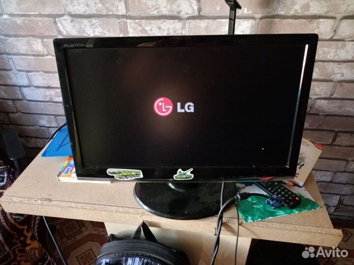 Монитор LG 22