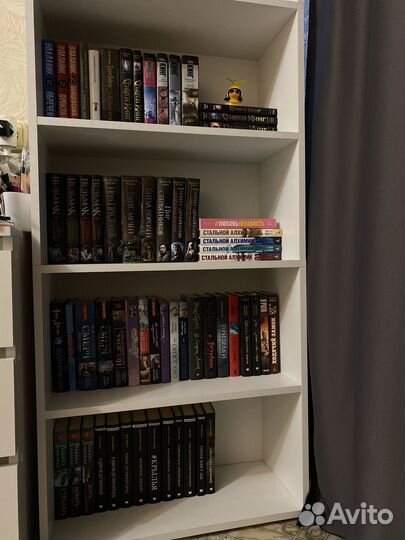 Домашняя библиотека (книги вместе с стеллажом)