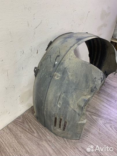 Подкрылок передний правый Ford Fiesta хетчбэк 3-Х