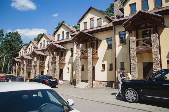 Таунхаус 180 м² на участке 1,8 сот.