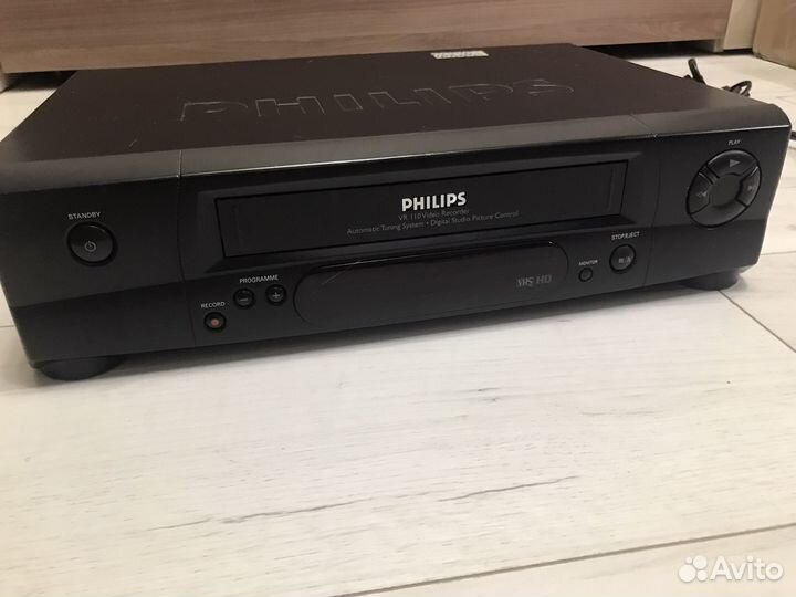 Видеомагнитофон Philips