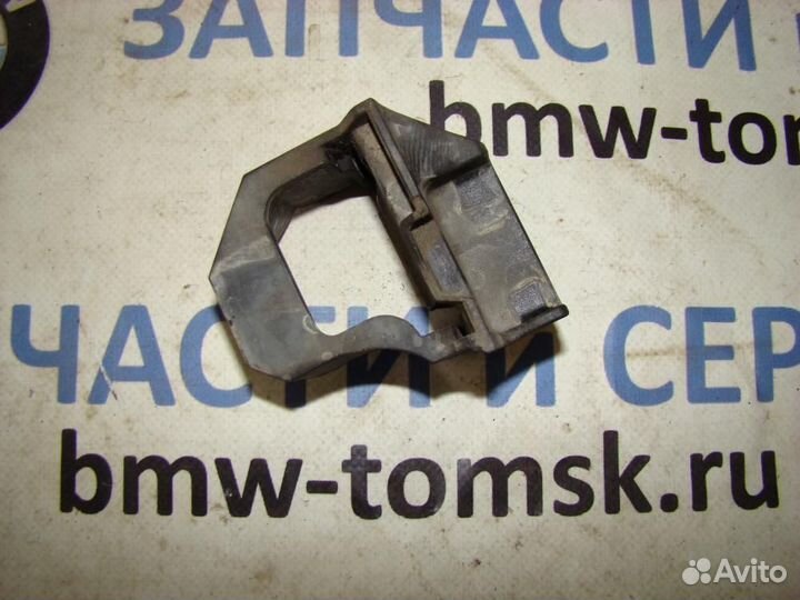 Кронштейн нижний крепления радиатора LH BMW 116i E