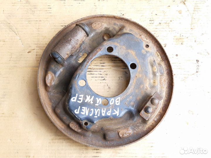 Щит опорный задний Крайслер Вояджер 00-08