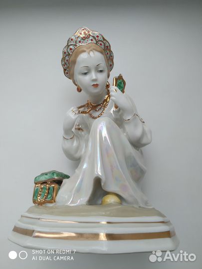 Статуэтка фарфор