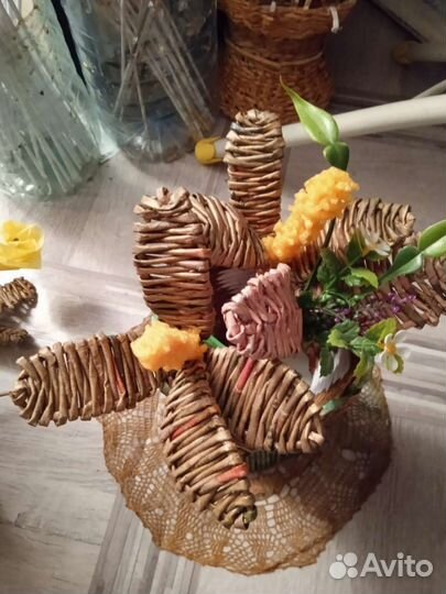 Корзина плетеная из бумажной лозы