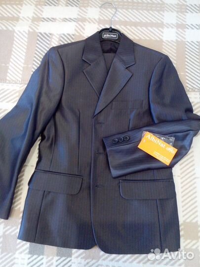 Костюм школьный новый