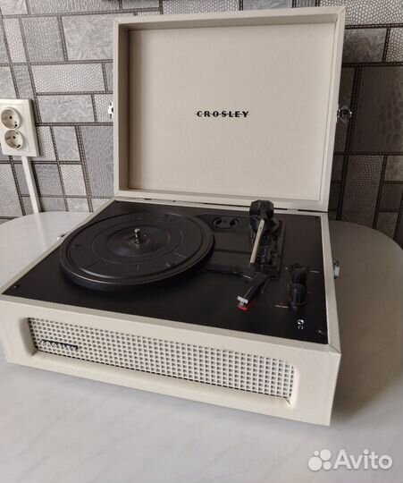 Виниловый проигрыватель crosley cr8017a-du4