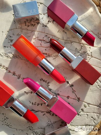 Clinique помада