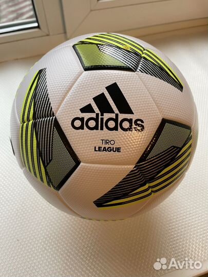 Футбольный мяч Adidas tiro league размер 5